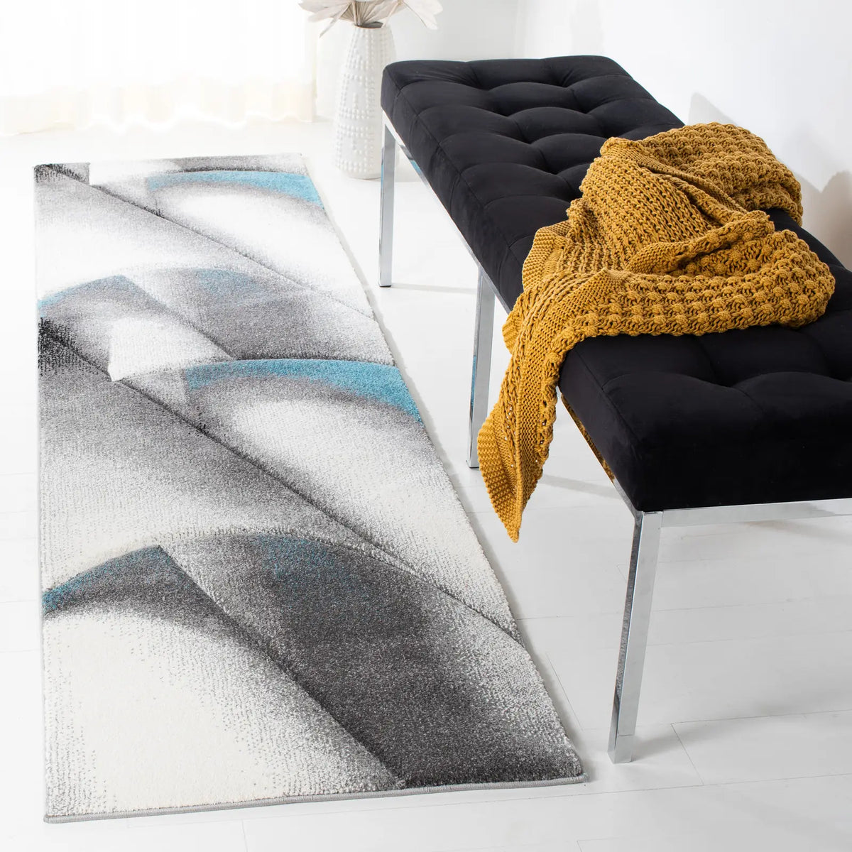 Safavieh Hollywood 2'-3" x 8'-0" Rug in Grey / Blue