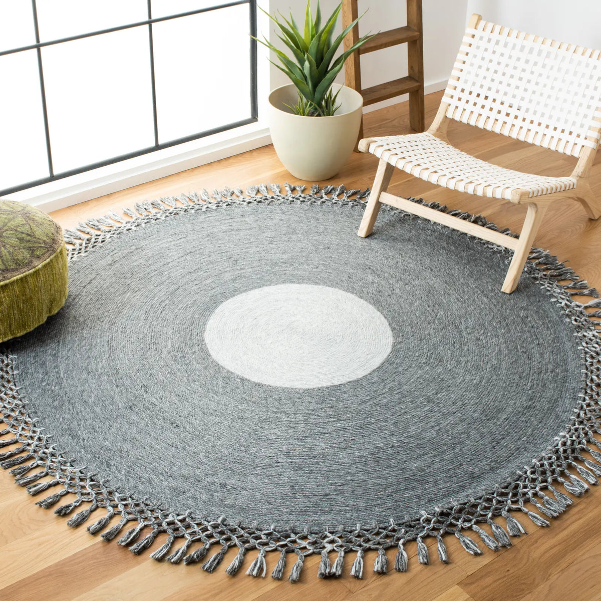 Safavieh Sahara 5'-0" x 5'-0" Rug in Grey / Ivory