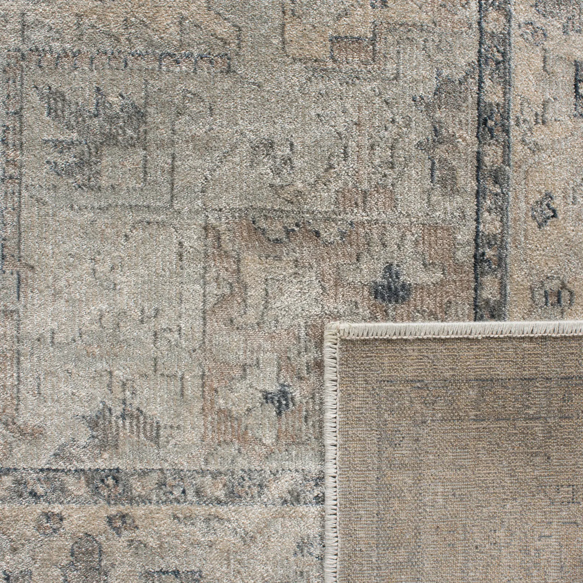 Safavieh Vintage 5'-3" x 7'-6" Rug in Light Blue