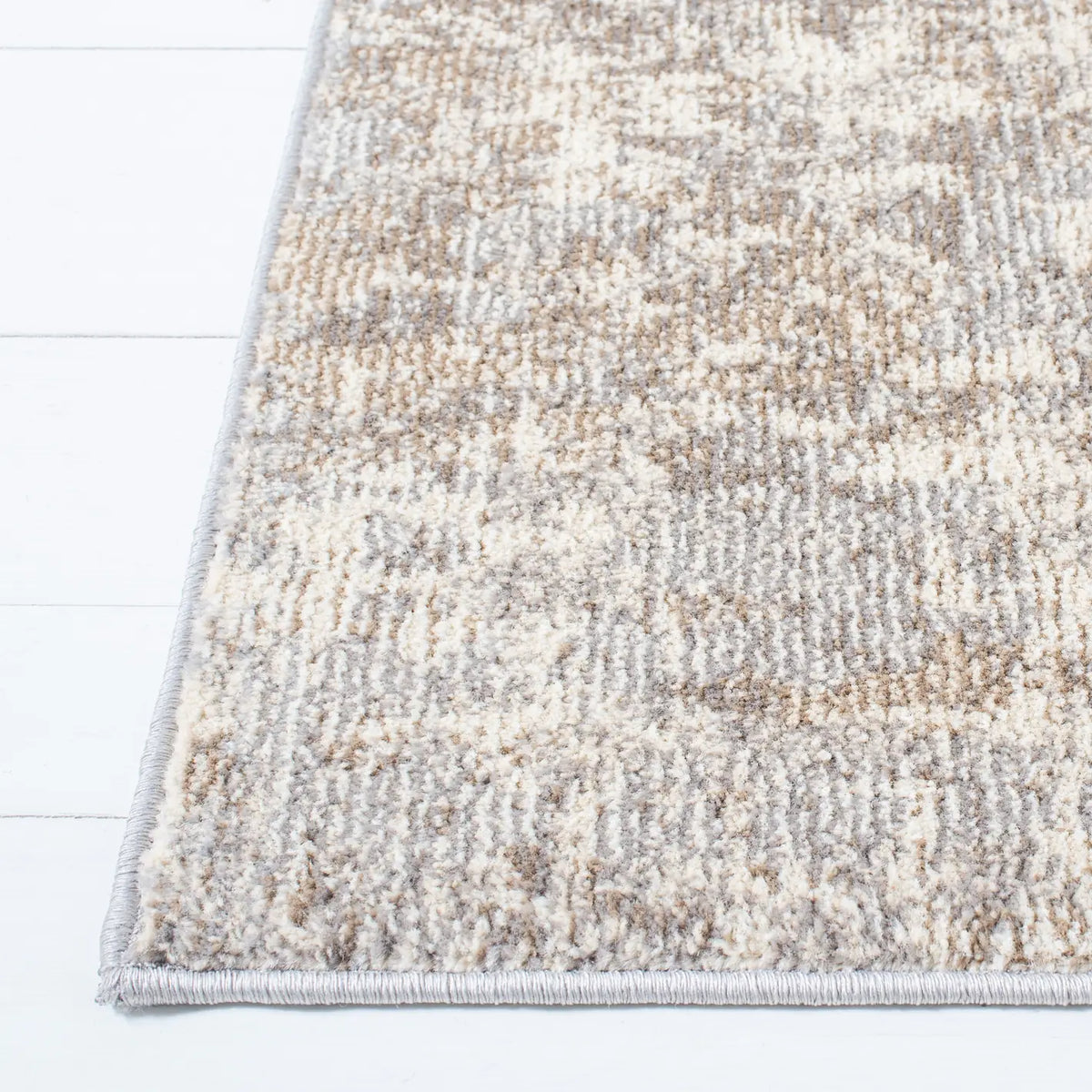 Safavieh Madison 4'-0" x 6'-0" Rug in Grey / Beige
