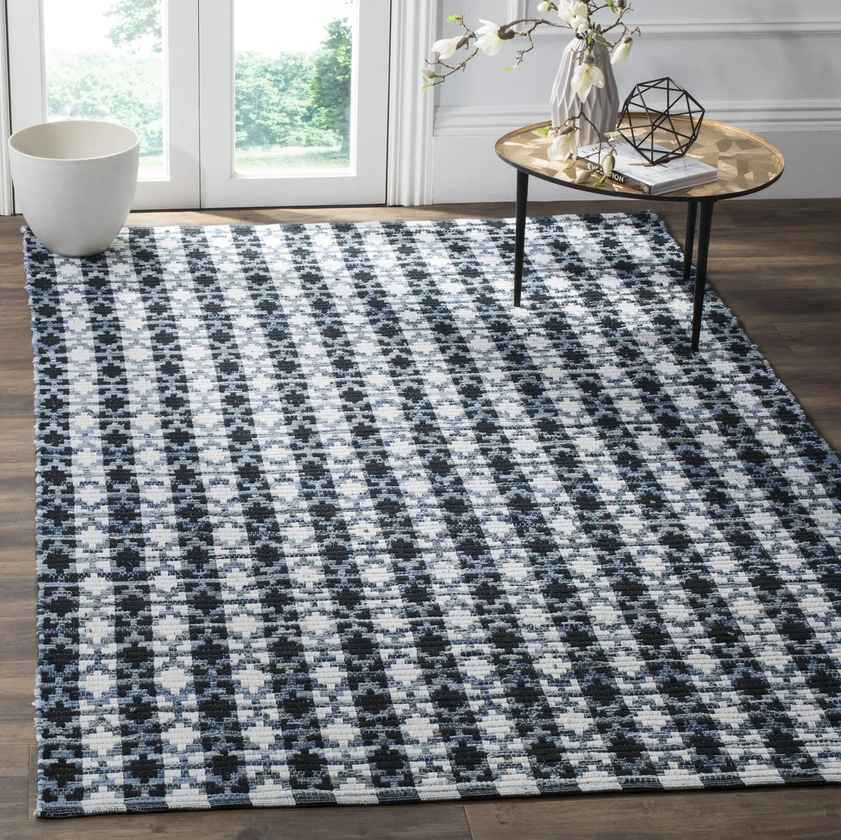Safavieh Montauk 5'-0" x 8'-0" Rug in Ivory Blue / Black