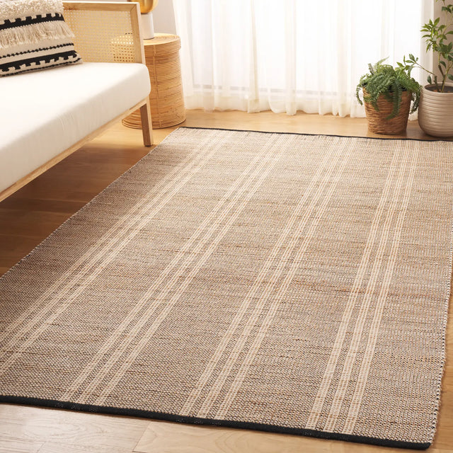 Safavieh Organica 4'-0" x 6'-0" Rug in Natural / Black