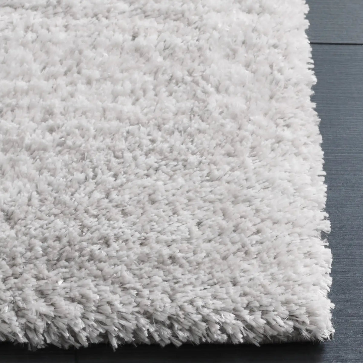 Safavieh Jasmine Shag 4'-0" x 6'-0" Rug in Light Grey / Ivory