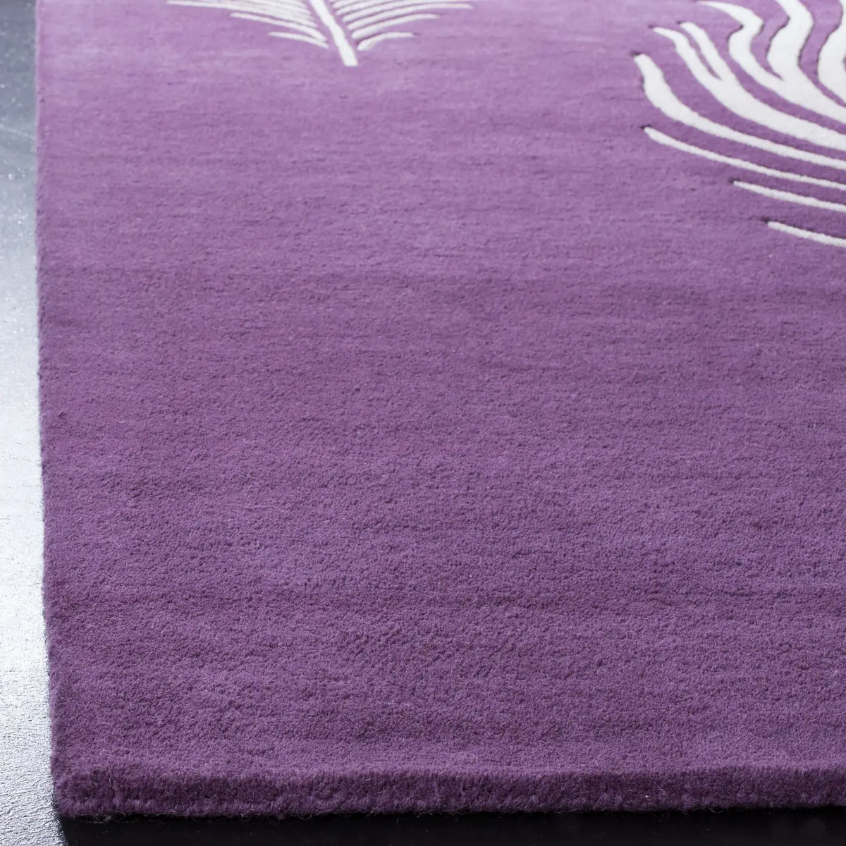 Safavieh Soho 5'-0" x 8'-0" Rug in Purple / Ivory