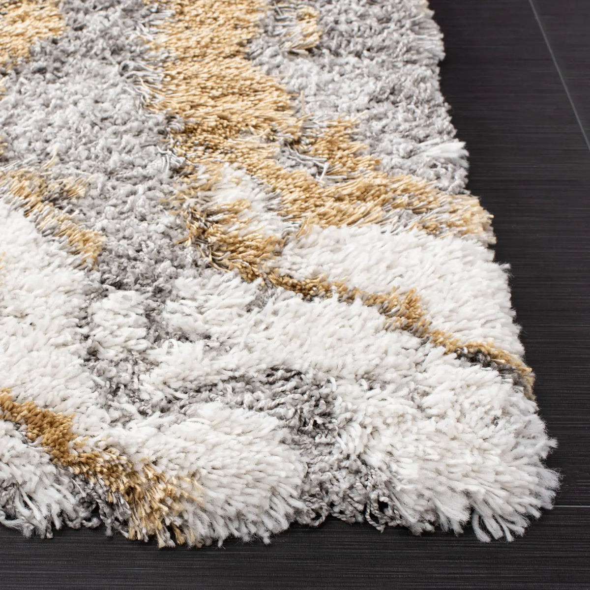 Safavieh Horizon Shag 800 4'-0" x 6'-0" Rug in Grey / Gold