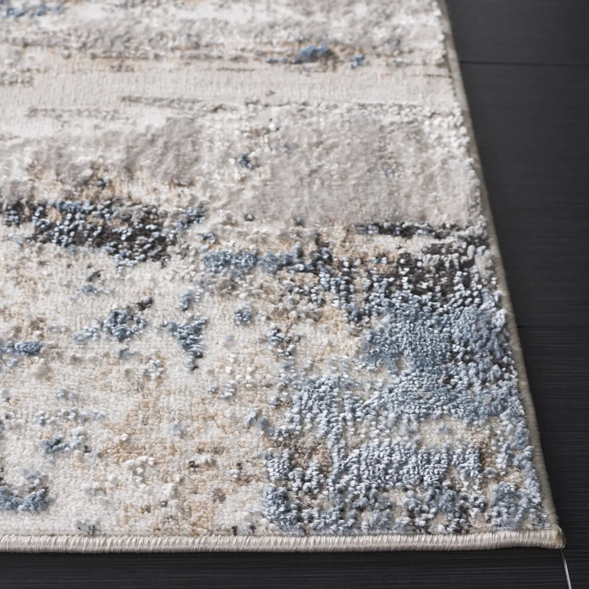 Safavieh Quincy 4'-0" x 6'-0" Rug in Ivory / Blue