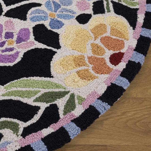 Safavieh Chelsea 4'-6" x 6'-6" Rug in Black