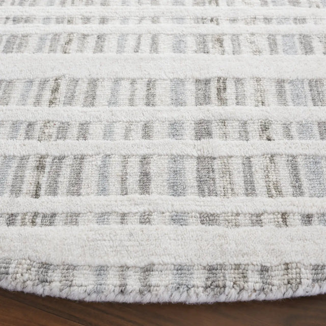 Safavieh Fifth Avenue 6'-0" x 6'-0" Rug in Grey / Ivory
