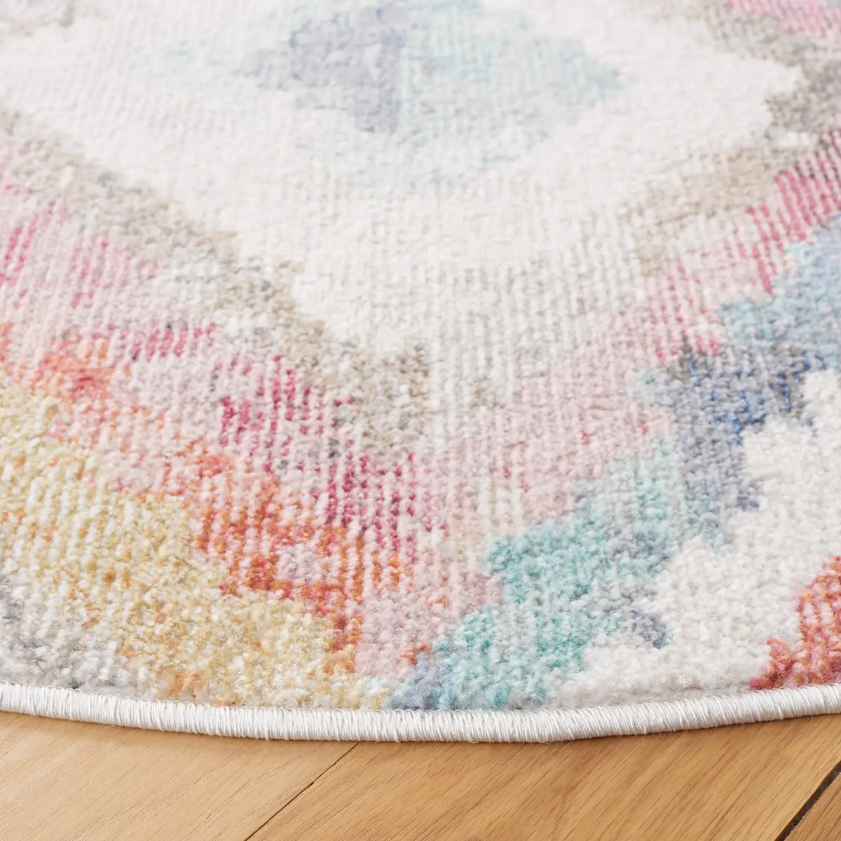 Safavieh Phoenix 500 6'-7" x 6'-7" Rug in Blue / Red