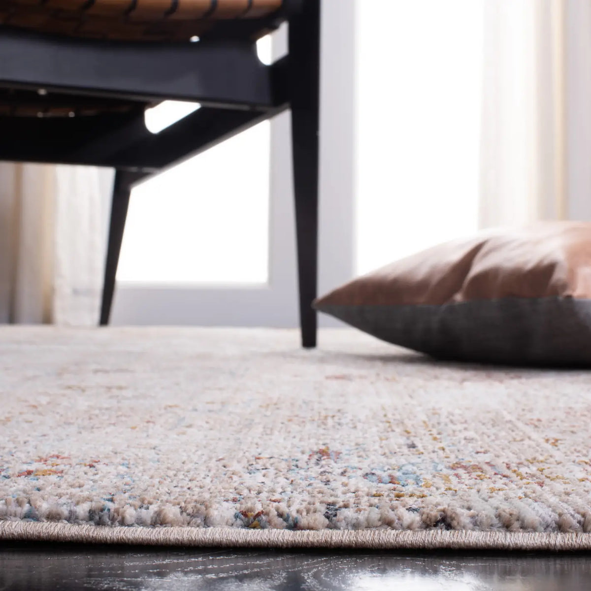 Safavieh Limitee 700 4'-0" x 6'-0" Rug in Beige / Beige