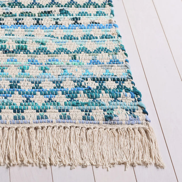 Safavieh Montauk 4'-0" x 6'-0" Rug in Turquoise / Ivory
