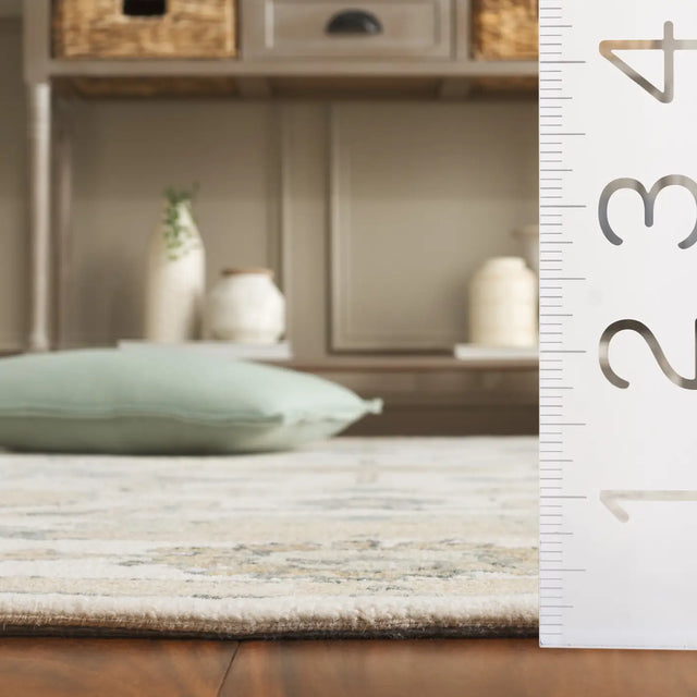 Safavieh Metro 4'-0" x 6'-0" Rug in Ivory / Beige