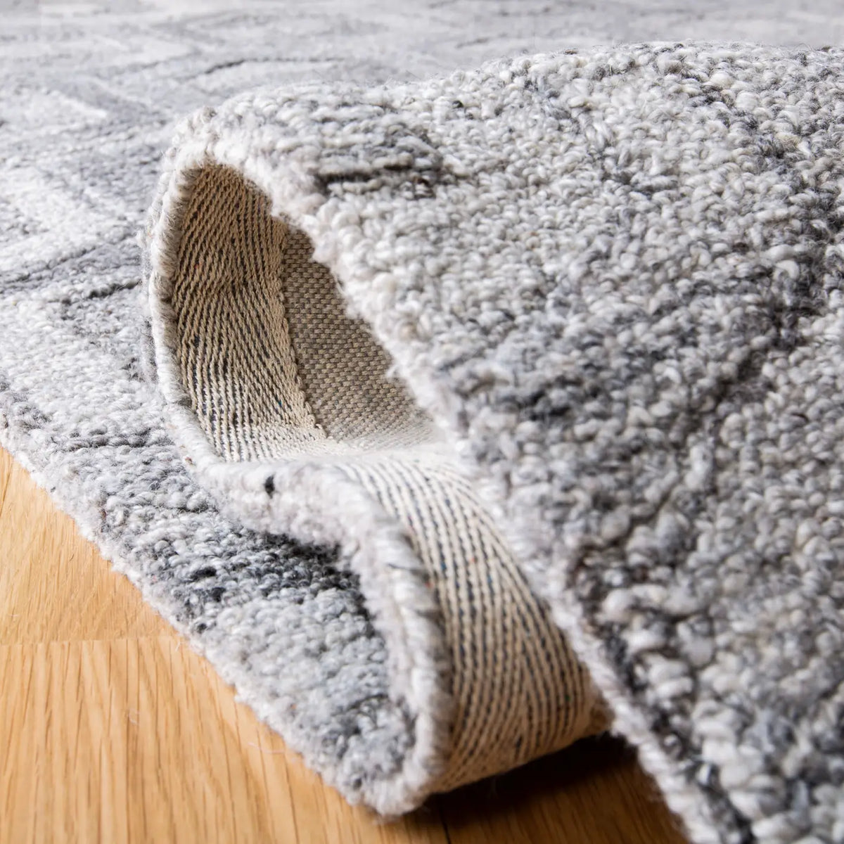 Safavieh Abstract 4'-0" x 6'-0" Rug in Grey / Beige