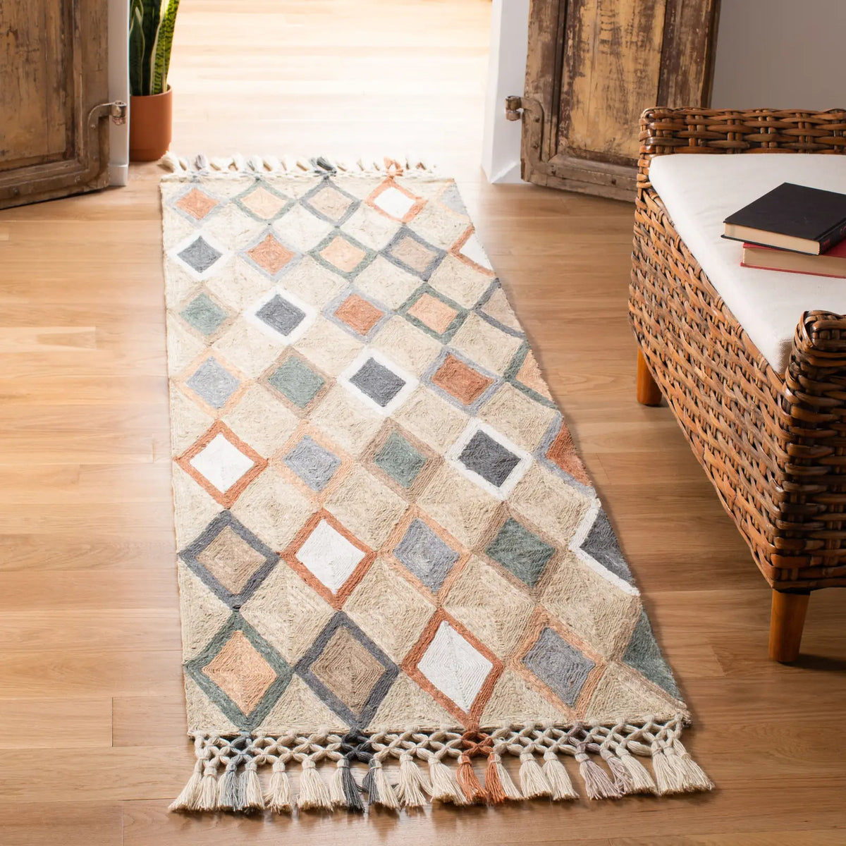 Safavieh Sahara 2'-3" x 8'-0" Rug in Beige / Rust