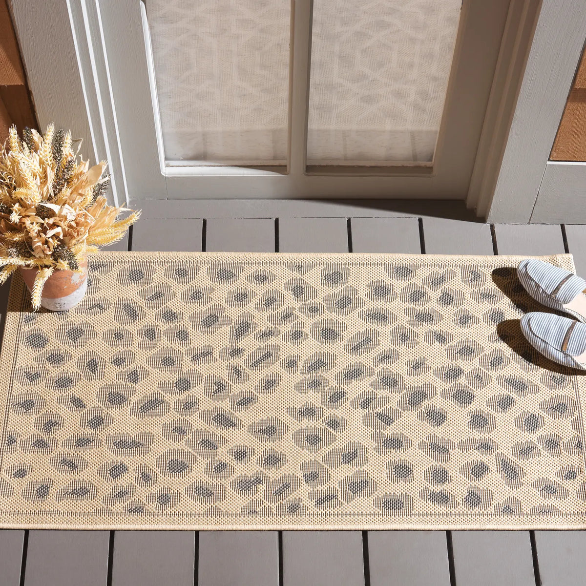 Safavieh Courtyard 2'-0" x 3'-7" Rug in Beige / Gold