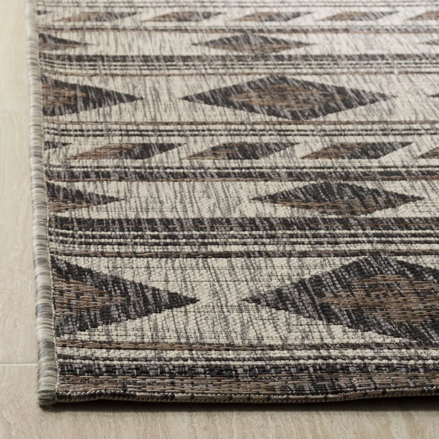Safavieh Courtyard 5'-3" x 7'-7" Rug in Grey / Black