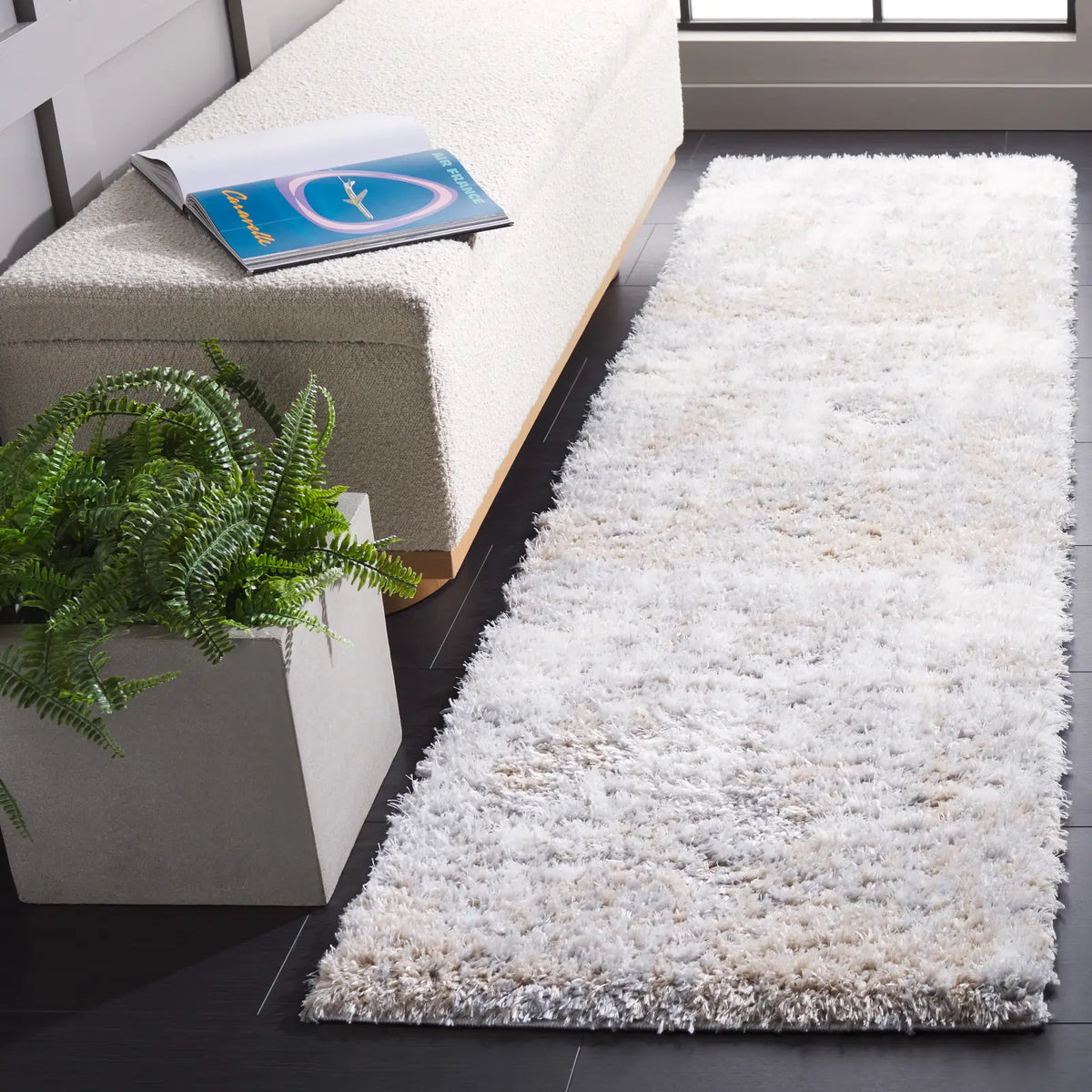 Safavieh Lindsay Shag 2'-2" x 8'-0" Rug in Grey / Ivory Beige