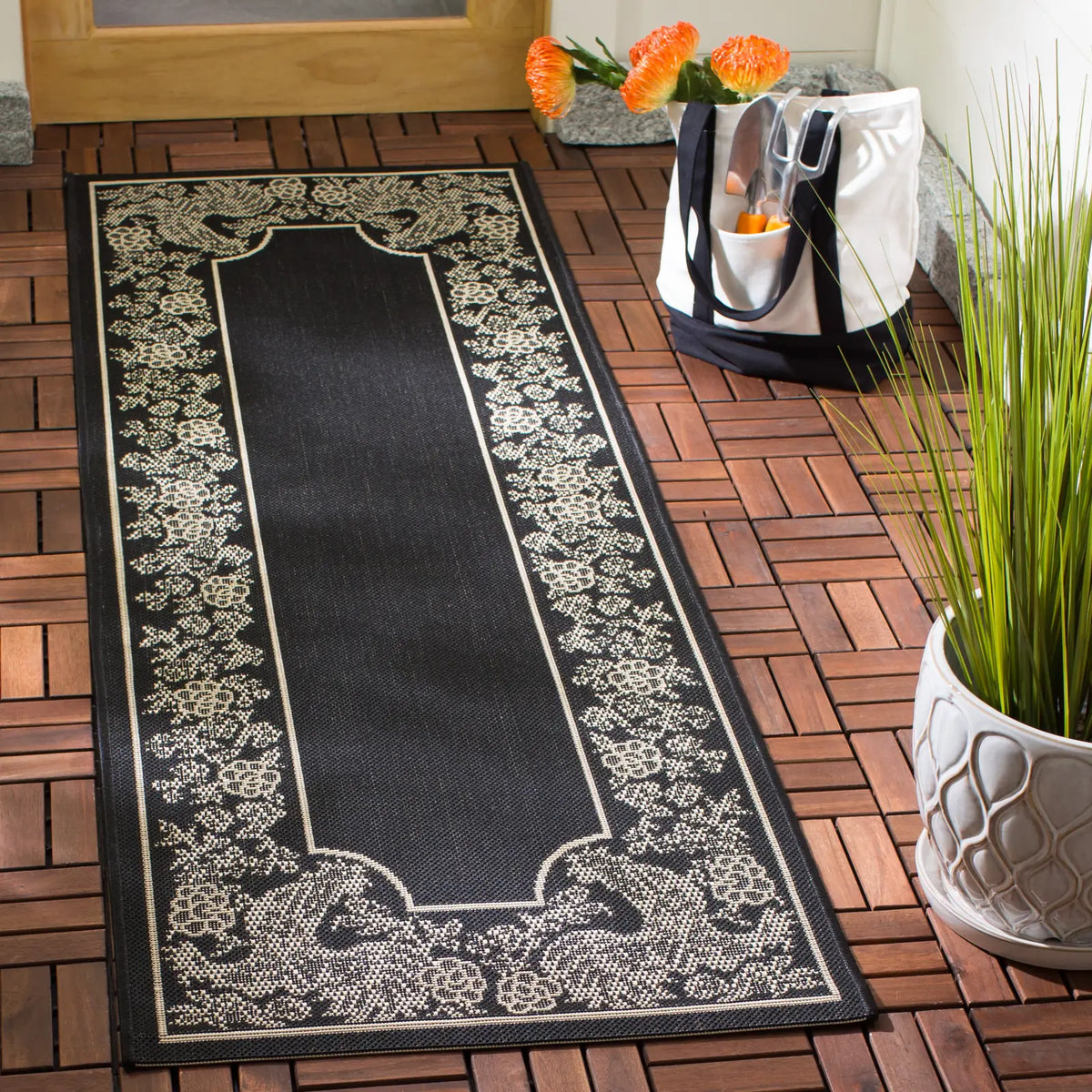 Safavieh Courtyard 2'-3" x 6'-7" Rug in Black / Sand