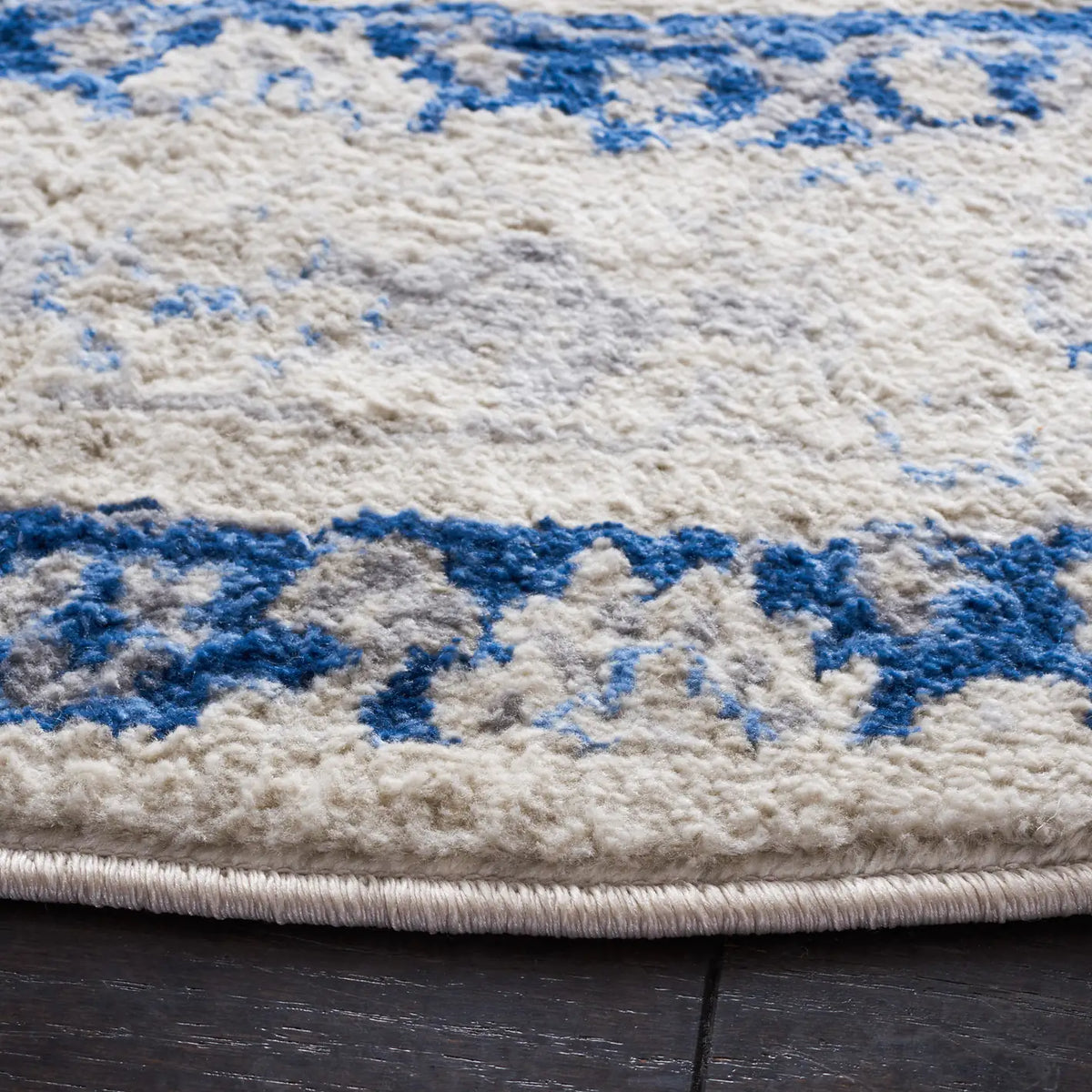 Safavieh Brentwood 6'-7" x 6'-7" Rug in Beige / Blue