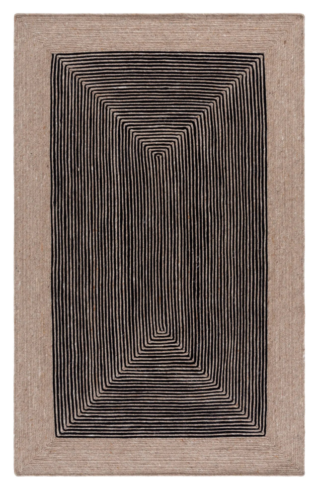 Safavieh Braided 4'-0" x 6'-0" Rug in Beige / Black