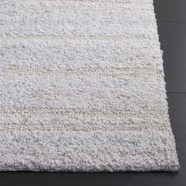 Safavieh Pine 4'-0" x 6'-0" Rug in Silver / Grey