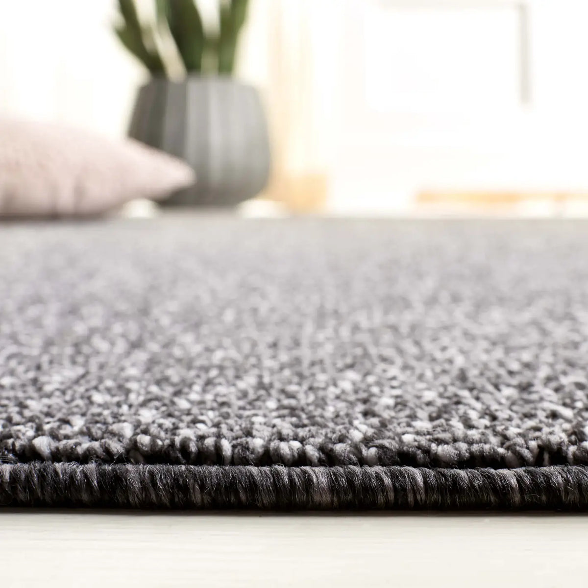 Safavieh River 4'-0" x 6'-0" Rug in Charcoal
