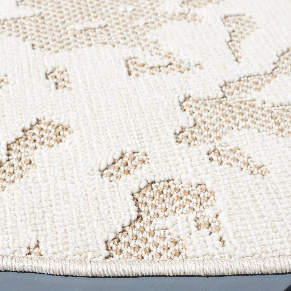 Safavieh Global 6'-7" x 6'-7" Rug in Beige / Light Beige