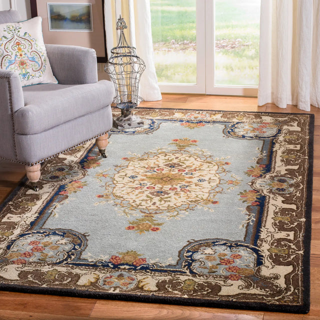 Safavieh Bergama 4'-0" x 6'-0" Rug in Light Blue / Ivory