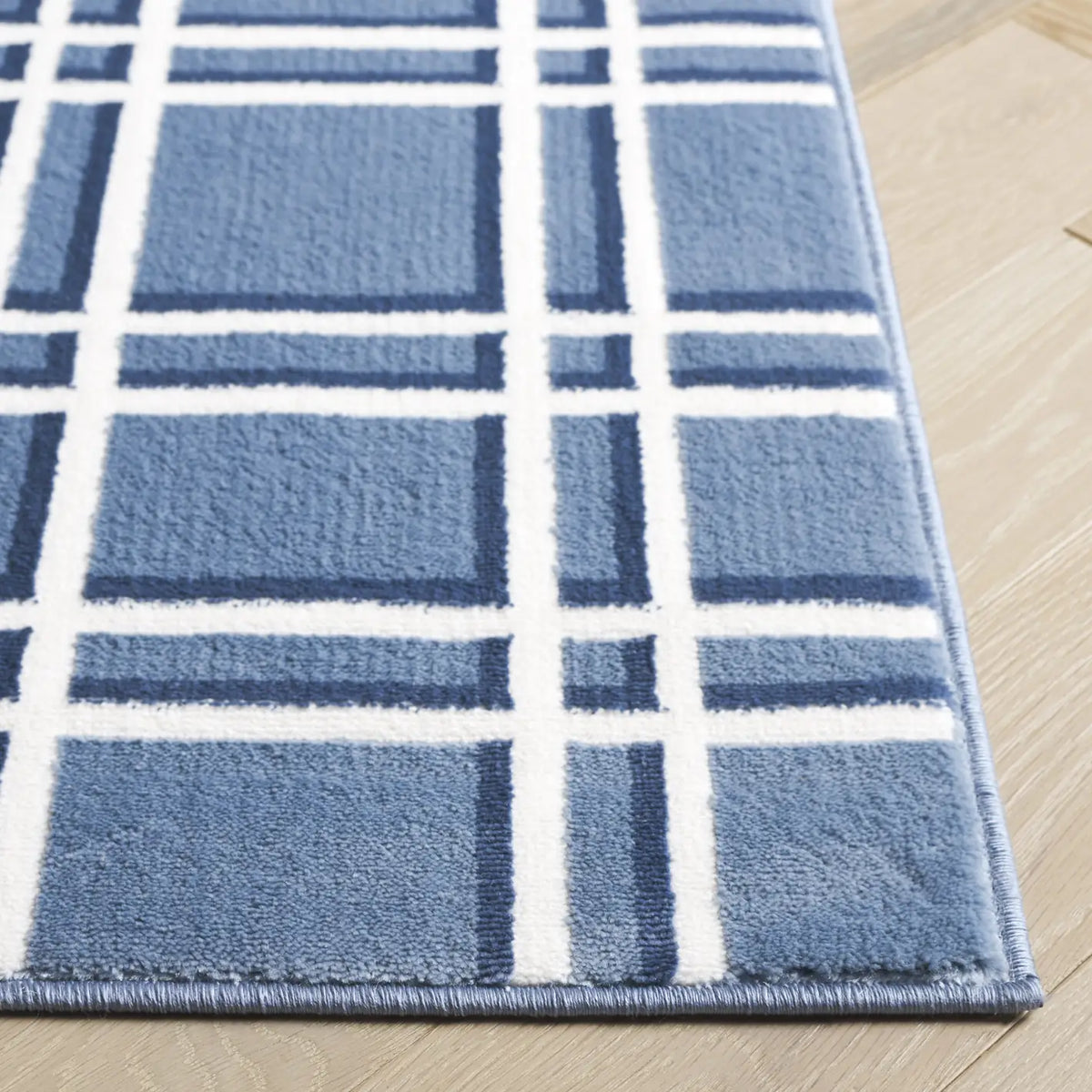Safavieh Groove 4'-0" x 6'-0" Rug in Blue / Ivory