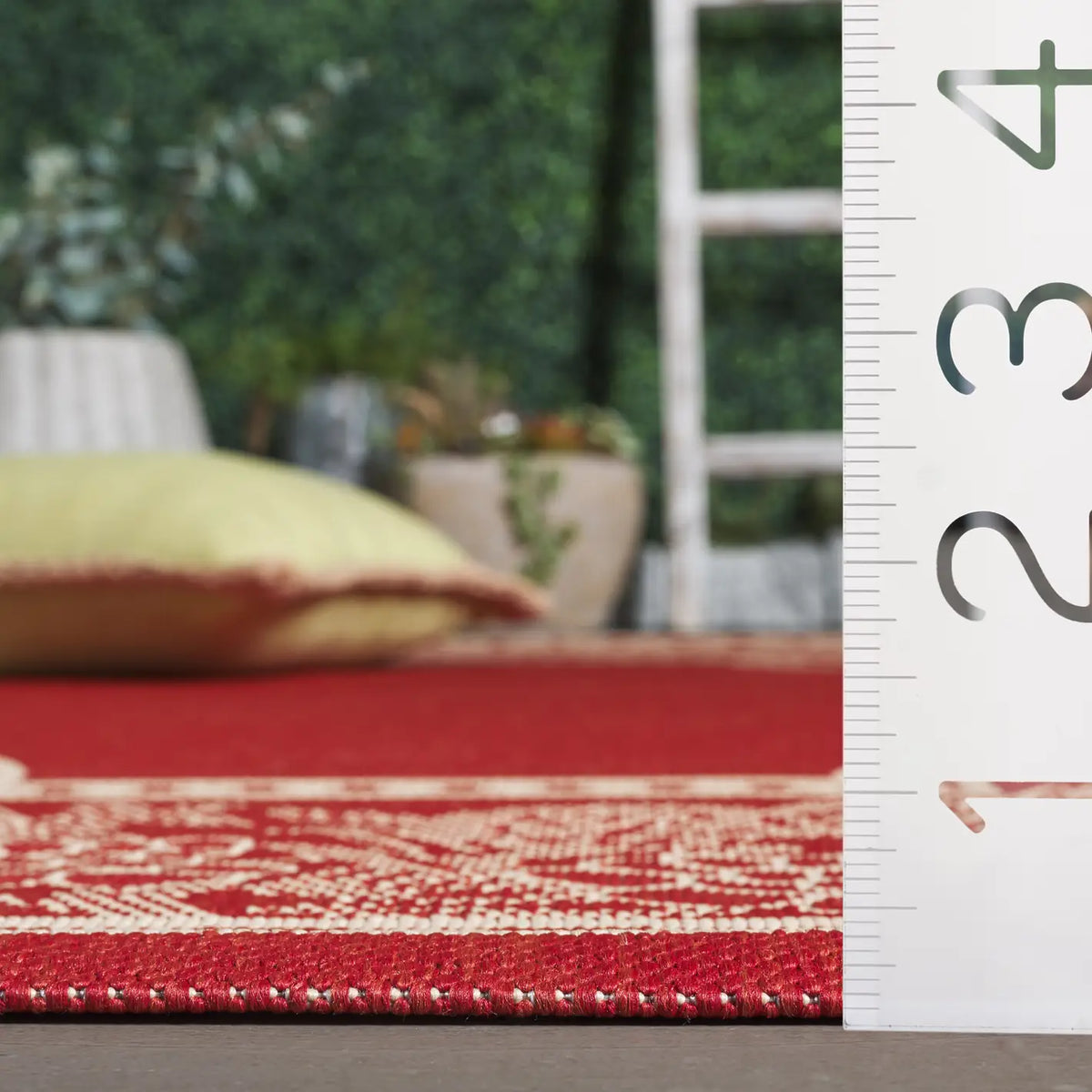 Safavieh Courtyard 4'-0" x 5'-7" Rug in Red / Natural