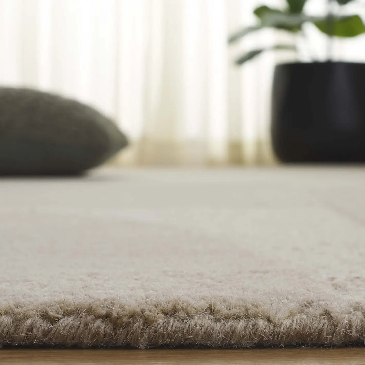 Safavieh Fifth Avenue 4'-0" x 6'-0" Rug in Beige