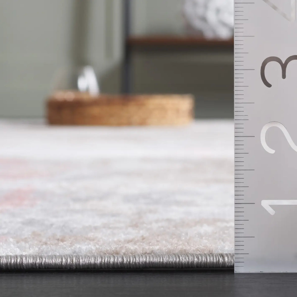 Safavieh Bayside 4'-0" x 6'-0" Rug in Ivory / Grey Pink