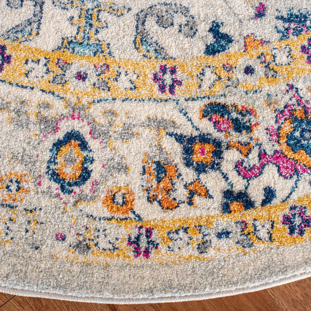 Safavieh Evoke 6'-7" x 6'-7" Rug in Ivory / Grey