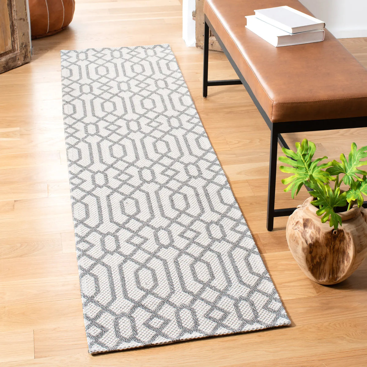 Safavieh Augustine 2'-0" x 7'-0" Rug in Anthracite / Light Grey