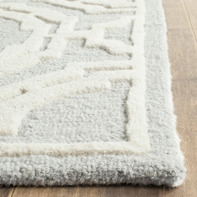 Safavieh Cambridge 5'-0" x 8'-0" Rug in Grey / Ivory