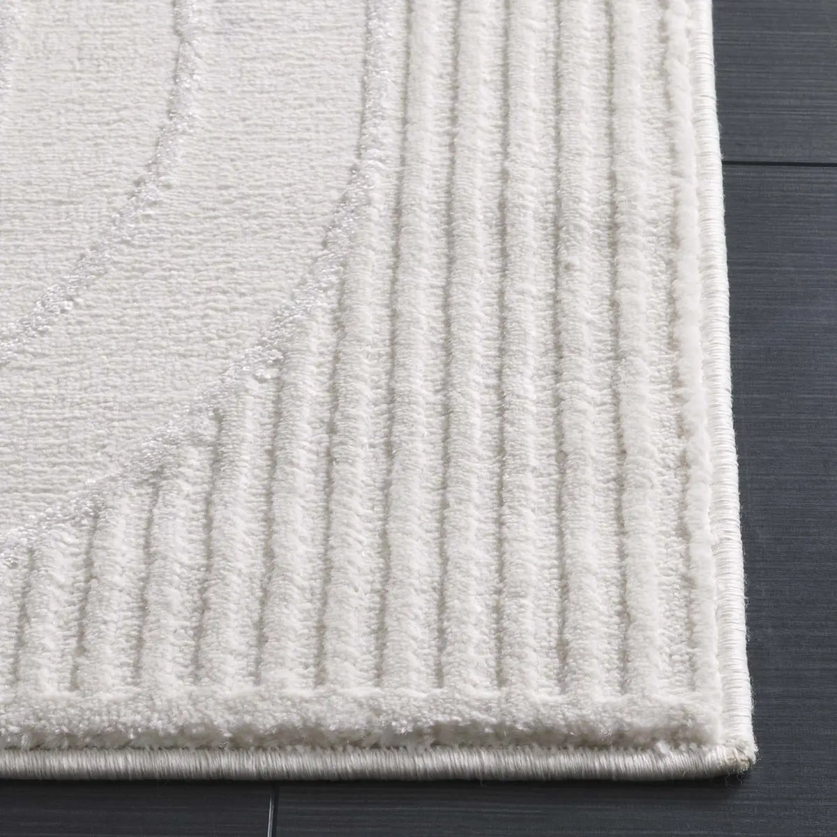Safavieh Archway 4'-0" x 6'-0" Rug in Ivory / Ivory