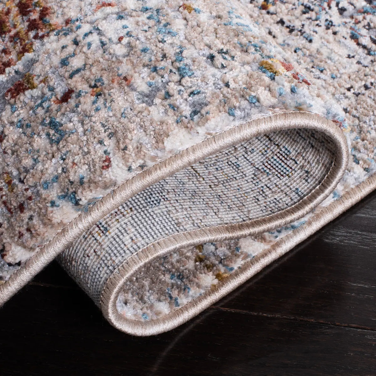 Safavieh Limitee 700 4'-0" x 6'-0" Rug in Beige / Beige