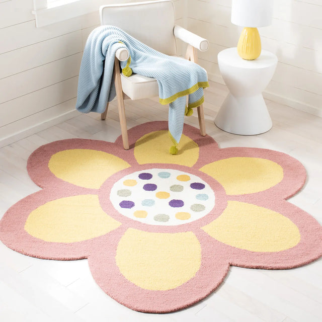 Safavieh Novelty 6'-0" x 6'-0" Rug in Pink / Yellow