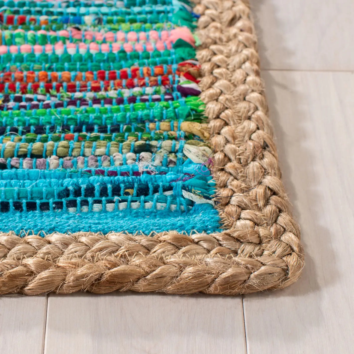 Safavieh Montauk 5'-0" x 8'-0" Rug in Green / Natural