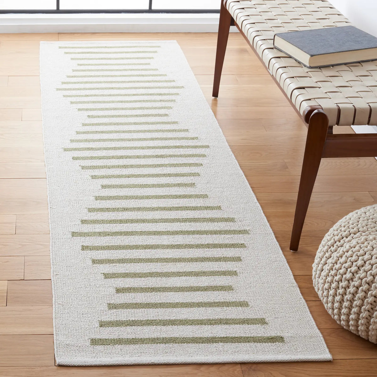 Safavieh Montauk 2'-3" x 8'-0" Rug in Ivory / Light Green