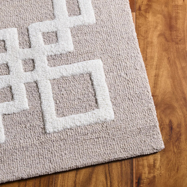 Safavieh Martha Stewart 4'-0" x 6'-0" Rug in Light Grey / Ivory