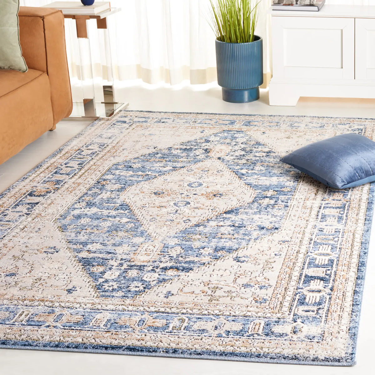 Safavieh Rosewood 4'-0" x 6'-0" Rug in Ivory / Blue