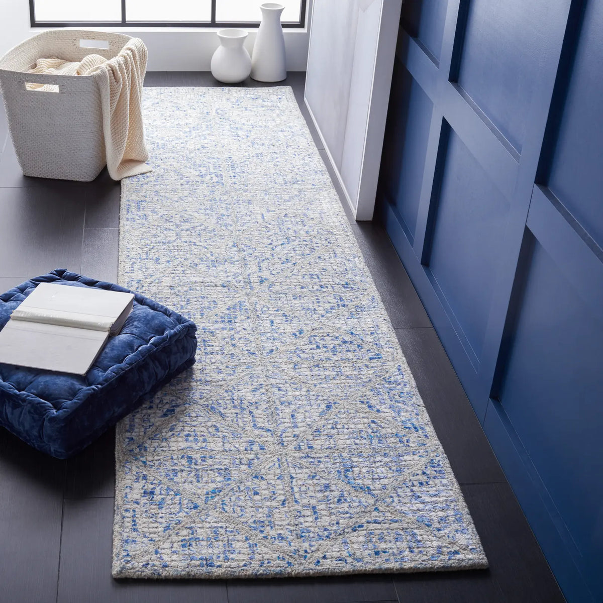 Safavieh Artistry 600 2'-3" x 9'-0" Rug in Blue / Natural