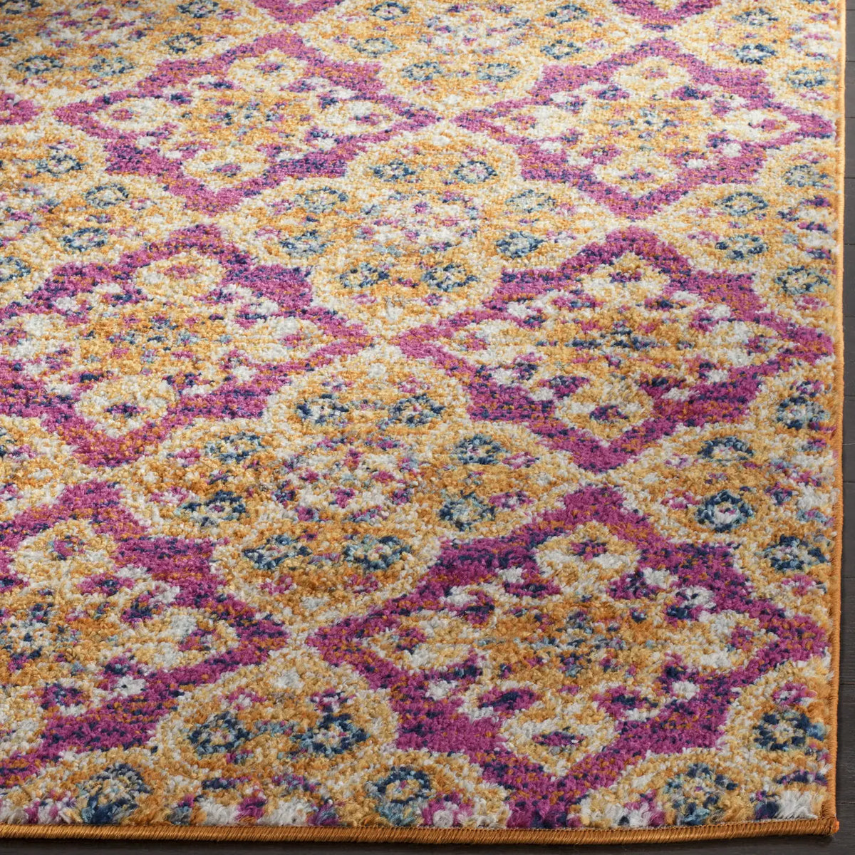 Safavieh Madison 4'-0" x 6'-0" Rug in Fuchsia / Gold