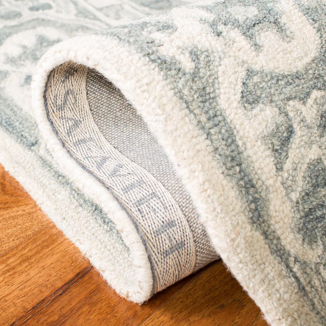 Safavieh Aspen 4'-0" x 6'-0" Rug in Grey / Light Grey
