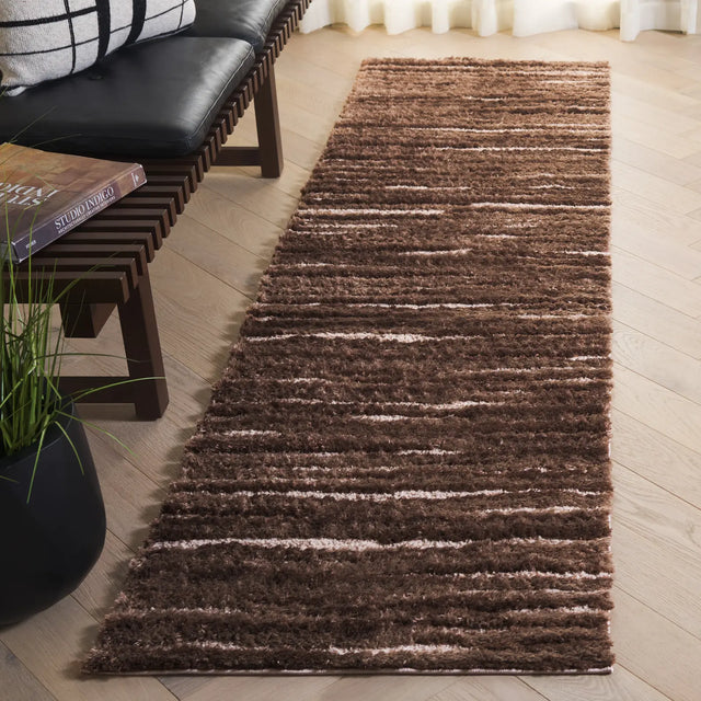 Safavieh Seattle Shag 900 2'-3" x 8'-0" Rug in Brown / Ivory