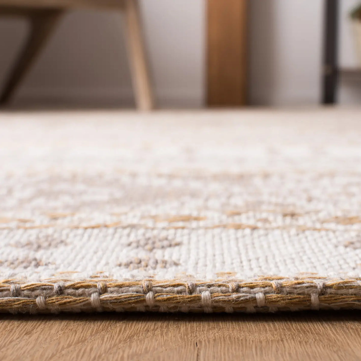 Safavieh Augustine 4'-0" x 6'-0" Rug in Taupe / Cream