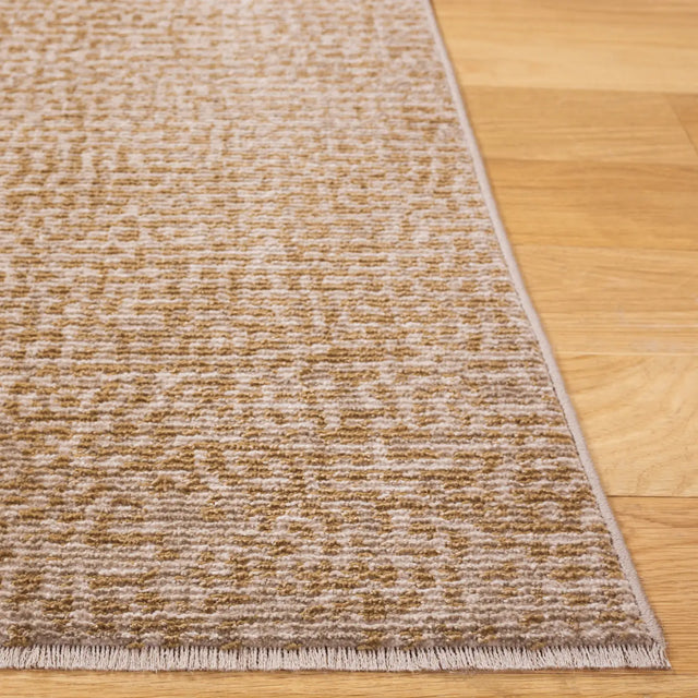 Safavieh Hazel 500 4'-0" x 6'-0" Rug in Beige / Ivory