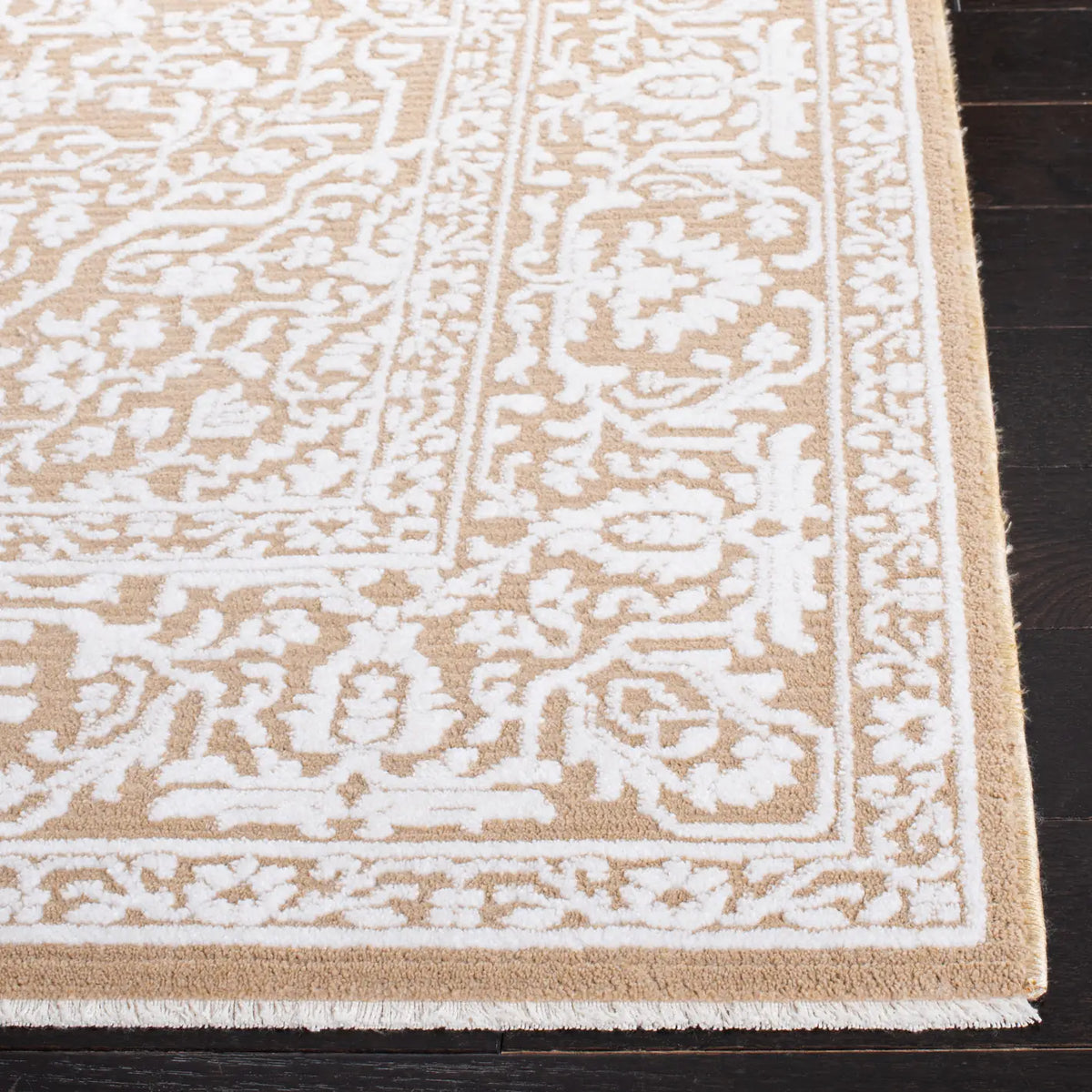 Safavieh Martha Stewart Sabrina 4'-0" x 6'-0" Rug in Gold / Ivory