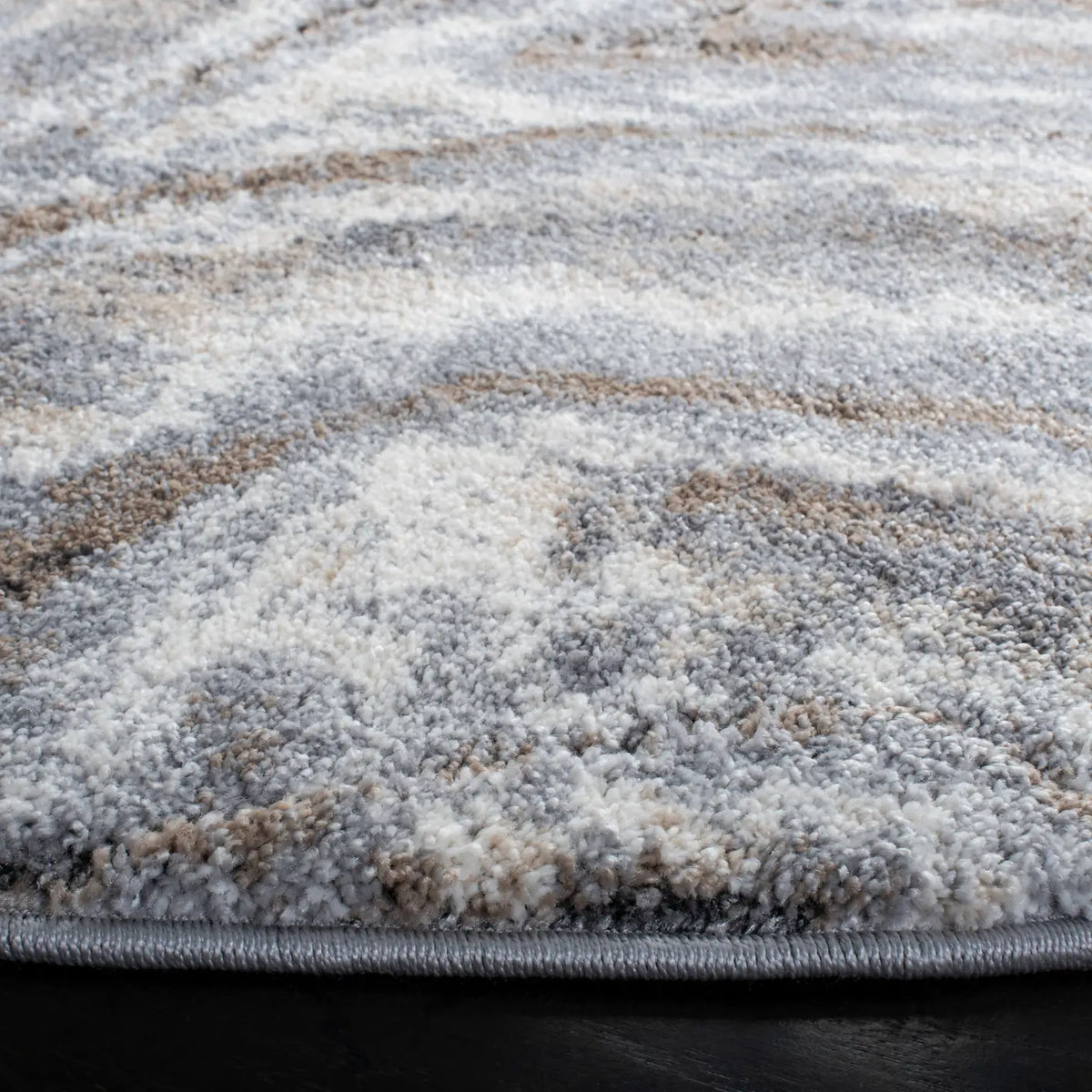 Safavieh Cyrus Shag 6'-7" x 6'-7" Rug in Beige / Grey